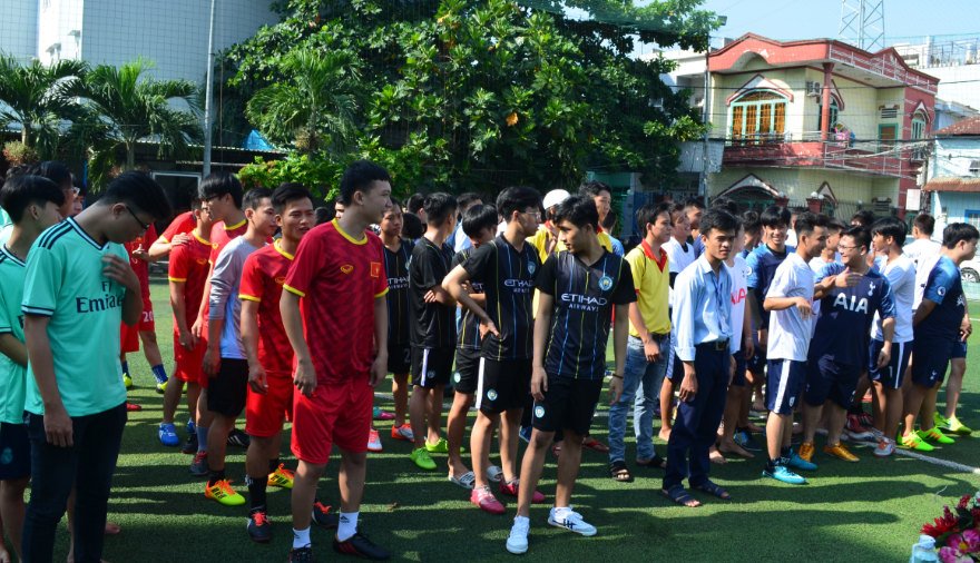 giải bóng đá mini sinh viên cmn thu hút đông đảo sinh viên tham gia