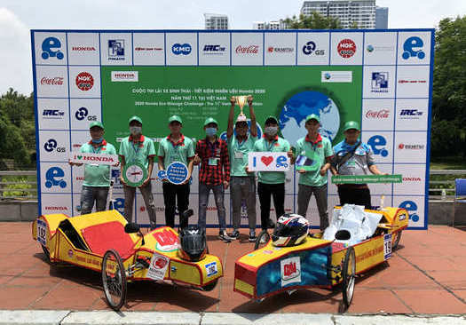 sinh viên ngành Công nghệ ô tô tham dự cuộc thi do lái xe sinh thái tiết kiệm nhiên liệu do honda tổ chức